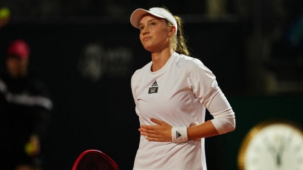 Теннис. Елена Рыбакина выиграла турнир ВТА-1000 в Риме, Калинина снялась из-за травмы во втором сете финала
Теннис. Елена Рыбакина выиграла турнир ВТА-1000 в Риме, Калинина снялась из-за травмы во втором сете финала