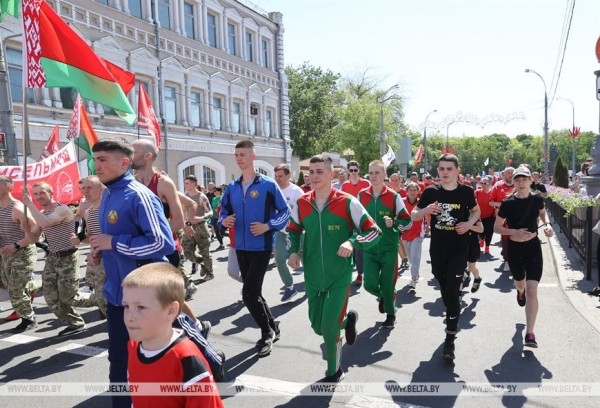 ФОТОФАКТ: Спортивно-массовое мероприятие "В едином забеге под флагом страны" прошло в Гомеле