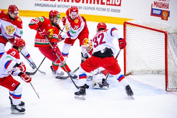 Хоккей.  Молодежная сборная Беларуси победила "белый" состав России (U-20). Впервые в истории
 