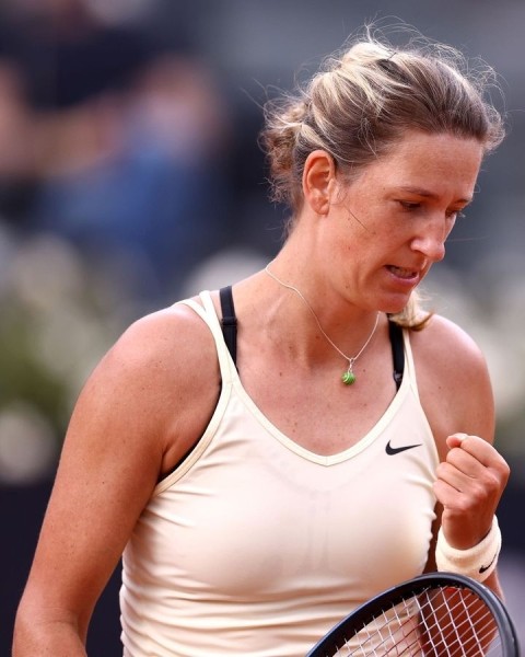 Теннис.  Виктория Азаренко не вышла на матч с Мэдисон Киз и выбыла в третьем круге турнира в Риме
 