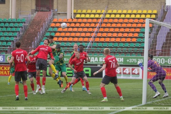 ФОТОФАКТ: "Неман" обыграл "Сморгонь" со счетом 3:1 ФОТОФАКТ: "Неман" обыграл "Сморгонь" со счетом 3:1