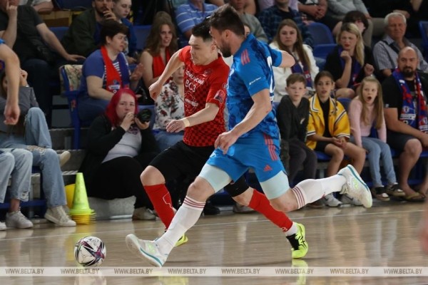 ФОТОФАКТ: "Минск" одержал победу над ВРЗ в матче 1/2 чемпионата Беларуси по мини-футболу ФОТОФАКТ: "Минск" одержал победу над ВРЗ в матче 1/2 чемпионата Беларуси по мини-футболу