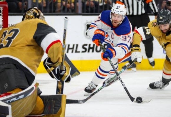 Хоккей. Макдэвид побил рекорд Овечкина в XXI веке по голам за сезон в регулярке и плей-офф НХЛ
Хоккей. Макдэвид побил рекорд Овечкина в XXI веке по голам за сезон в регулярке и плей-офф НХЛ