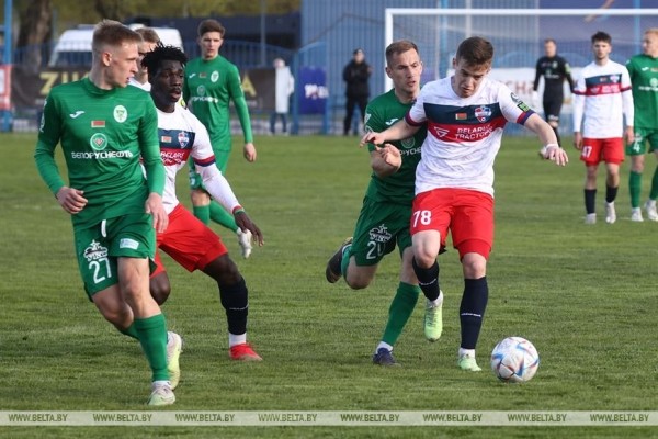 ФОТОФАКТ: Футболисты "Минска" и "Гомеля" сыграли со счетом 2:2 ФОТОФАКТ: Футболисты "Минска" и "Гомеля" сыграли со счетом 2:2