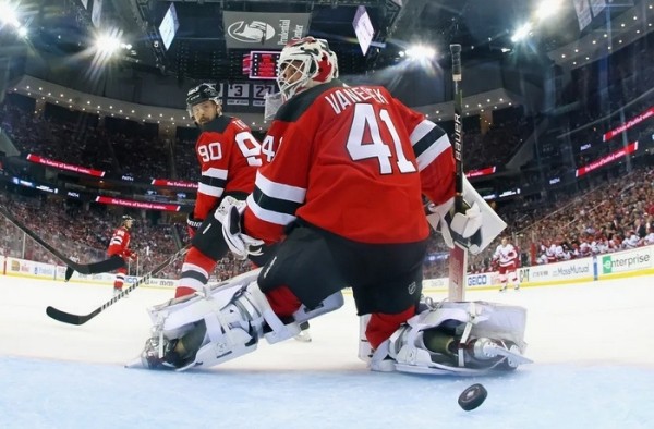 Хоккей.  НХЛ. Кубок Стэнли. "Нью-Джерси" без Егора Шаранговича разгромно уступил дома "Каролине"
  