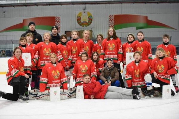 Хоккей. Женская сборная Беларуси 21 мая проведет в Чижовке товарищеский матч против мужской команды "Армада"
Хоккей. Женская сборная Беларуси 21 мая проведет в Чижовке товарищеский матч против мужской команды "Армада"
