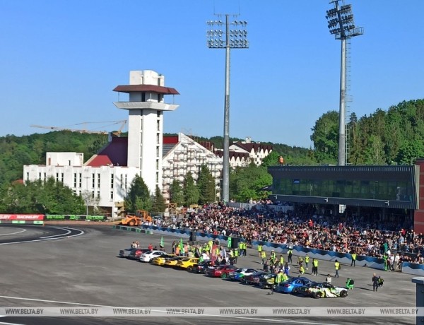 ФОТОФАКТ: Раубичи приняли первый этап чемпионата Беларуси по дрифтингу