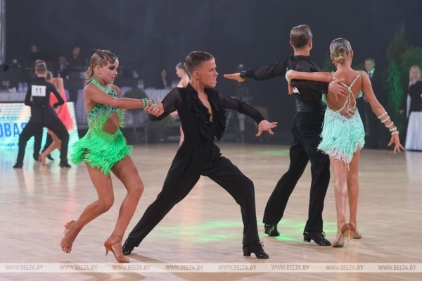 Феерия искусства и азарт спорта. В Минске развернулась борьба за главный танцевальный титул страны