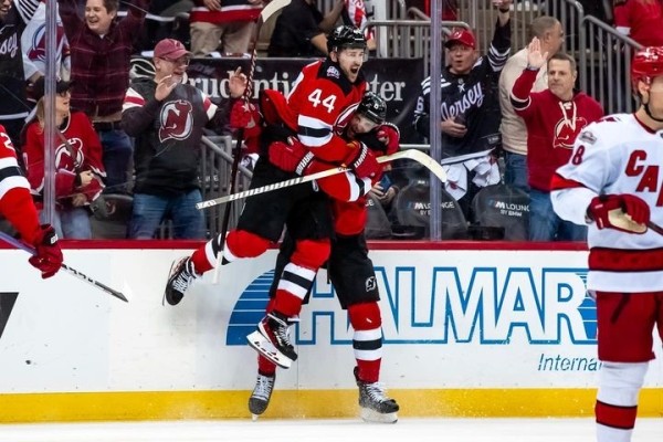 Хоккей. НХЛ. "Нью-Джерси" без Шаранговича обыграл "Каролину" в матче с 12 шайбами и сократил отставание в серии
Хоккей. НХЛ. "Нью-Джерси" без Шаранговича обыграл "Каролину" в матче с 12 шайбами и сократил отставание в серии