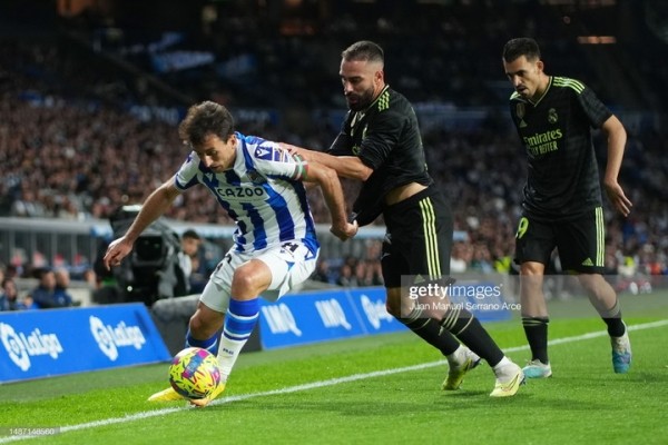 Футбол.  Чемпионат Испании. "Реал" на выезде "всухую" проиграл "Реал Сосьедаду", практически похоронив свои притязания на золото
 