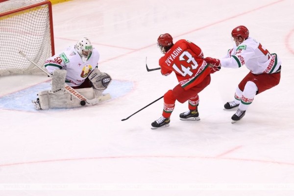 Команда "Беларусь 21" победила молодежную сборную страны на хоккейном Кубке Будущего