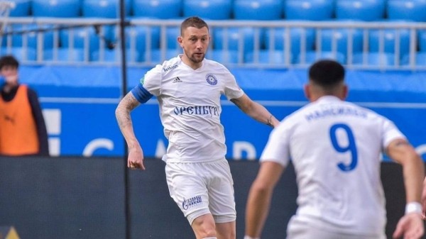 Футбол. "Оренбург" продлил контракт с Михаилом Сиваковым
Футбол. "Оренбург" продлил контракт с Михаилом Сиваковым