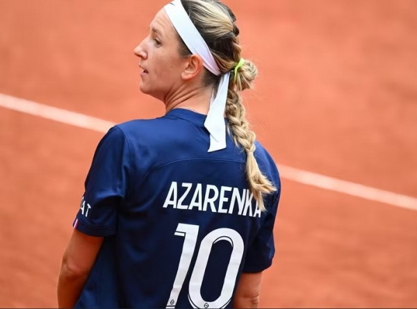 Теннис.  Все уже в Париже: Швентек на оптимизме без повязки на ноге, Соболенко на позитиве, Азаренко в именной футболке "ПСЖ"
 