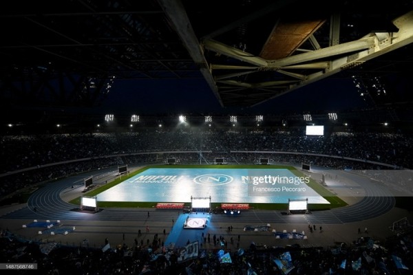 Футбол. Гол Осимхена принес "Наполи" третью в истории победу в чемпионате Италии — спустя 33 года после последнего золота
Футбол. Гол Осимхена принес "Наполи" третью в истории победу в чемпионате Италии — спустя 33 года после последнего золота