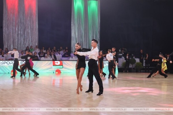 Феерия искусства и азарт спорта. В Минске развернулась борьба за главный танцевальный титул страны