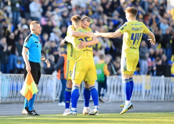 Футбол. Чемпионат Беларуси. 7-й тур. БАТЭ против "Белшины", Брест примет "Неман". Онлайн — в 14.00
Футбол. Чемпионат Беларуси. 7-й тур. БАТЭ против "Белшины", Брест примет "Неман". Онлайн — в 14.00