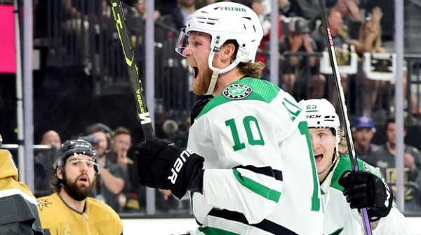 Хоккей. Кубок Стэнли. "Даллас" обыграл "Вегас" в пятом матче финала Запада, сократив отставание в серии
Хоккей. Кубок Стэнли. "Даллас" обыграл "Вегас" в пятом матче финала Запада, сократив отставание в серии