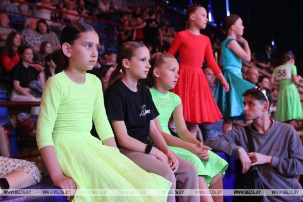 Феерия искусства и азарт спорта. В Минске развернулась борьба за главный танцевальный титул страны