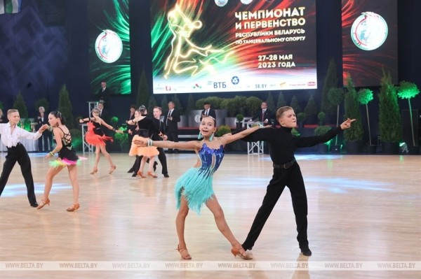 Феерия искусства и азарт спорта. В Минске развернулась борьба за главный танцевальный титул страны