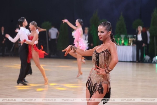 Феерия искусства и азарт спорта. В Минске развернулась борьба за главный танцевальный титул страны