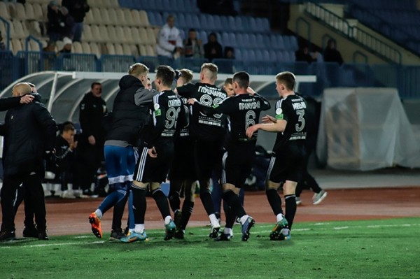 Футбол. Жодинское "Торпедо" вырвало победу в матче с БАТЭ и поднялось на второе место
Футбол. Жодинское "Торпедо" вырвало победу в матче с БАТЭ и поднялось на второе место