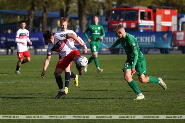 ФОТОФАКТ: Футболисты "Минска" и "Гомеля" сыграли со счетом 2:2 ФОТОФАКТ: Футболисты "Минска" и "Гомеля" сыграли со счетом 2:2