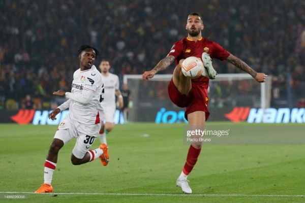 Футбол.  Лига Европы. В первых матчах полуфинальной стадии "Ювентус" спас ничью с "Севильей", а "Байер" проиграл "Роме"
 