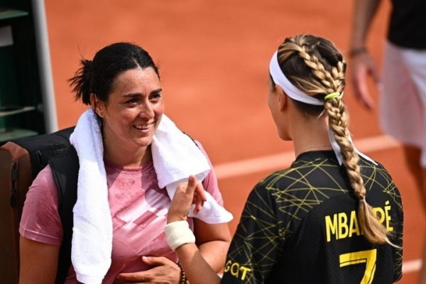 Теннис. Виктория Азаренко прибыла на "Ролан Гаррос" и вышла на тренировку в майке форварда "ПСЖ" Килиана Мбаппе
Теннис. Виктория Азаренко прибыла на "Ролан Гаррос" и вышла на тренировку в майке форварда "ПСЖ" Килиана Мбаппе