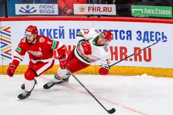 Хоккей.  Во втором матче серии сборная Беларуси вновь без вариантов уступила команде "Россия 25"
 