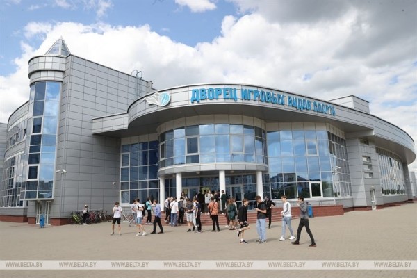 В чьих руках окажется "Стремительный мяч"? В Жлобине стартовал финал соревнований по гандболу