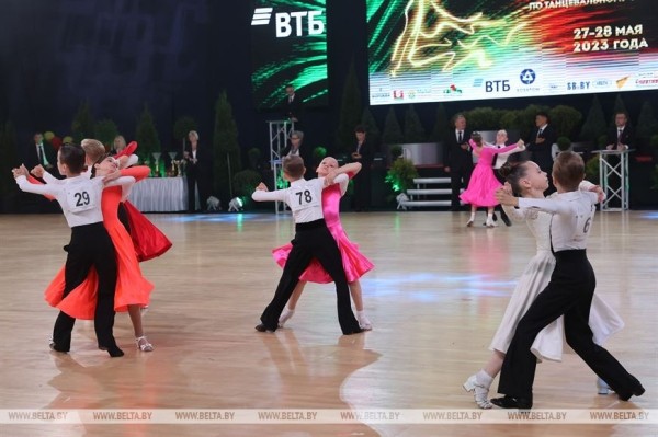 Феерия искусства и азарт спорта. В Минске развернулась борьба за главный танцевальный титул страны