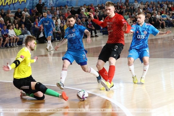 ФОТОФАКТ: "Минск" одержал победу над ВРЗ в матче 1/2 чемпионата Беларуси по мини-футболу ФОТОФАКТ: "Минск" одержал победу над ВРЗ в матче 1/2 чемпионата Беларуси по мини-футболу