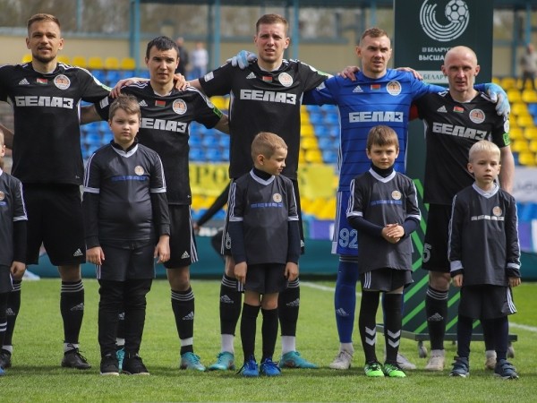 Футбол.  "Торпедо"-БелАЗ сыграло вничью со "Слуцком", второй раз в сезоне потеряв очки
 