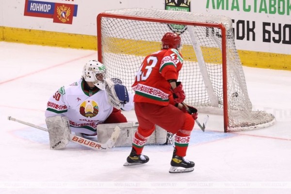 Команда "Беларусь 21" победила молодежную сборную страны на хоккейном Кубке Будущего