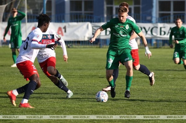 ФОТОФАКТ: Футболисты "Минска" и "Гомеля" сыграли со счетом 2:2 ФОТОФАКТ: Футболисты "Минска" и "Гомеля" сыграли со счетом 2:2