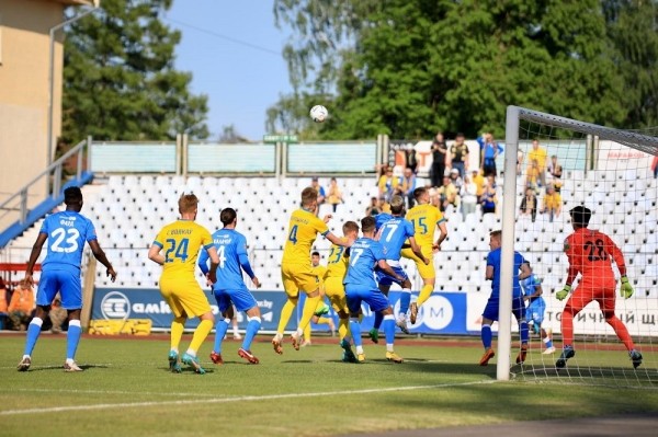 Футбол.  Чемпионат Беларуси. 10-й тур. "Неман" сразится с "Торпедо", БАТЭ сыграет со "Славией". Онлайн — в 18.00
  