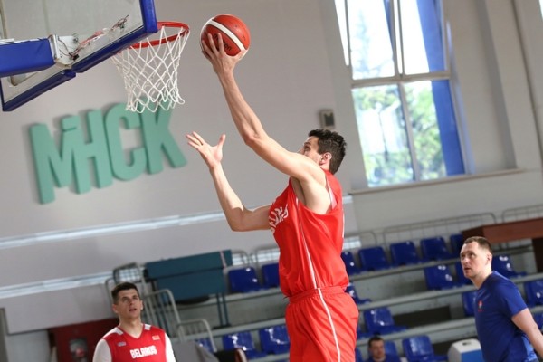 Баскетбол.  Мужская сборная Беларуси начала подготовку к спаррингам с россиянами и казахами. В списке вызванных &mdash; Салаш и Белянков
&nbsp;