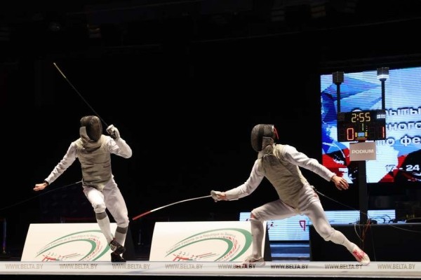 ФОТОФАКТ: В Минске стартовал открытый чемпионат Союзного государства по фехтованию