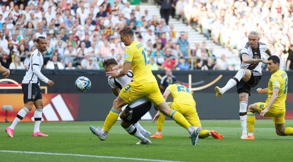 Футбол.  Гол Йозуа Киммиха с пенальти на 91-й минуте спас Германию от поражения в матче со сборной Украины
 