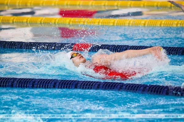 ФОТОФАКТ: Более 300 пловцов из Беларуси и России соревнуются в Бресте ФОТОФАКТ: Более 300 пловцов из Беларуси и России соревнуются в Бресте