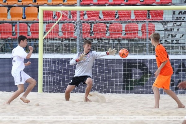 ФОТОФАКТ: Стартовал открытый Суперкубок Союзного государства по пляжному футболу