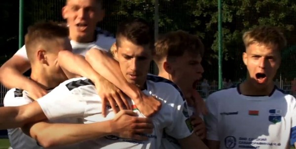 Футбол.  БАТЭ уступил "Слуцку". У команды Альшевского серия из четырех матчей без побед
  