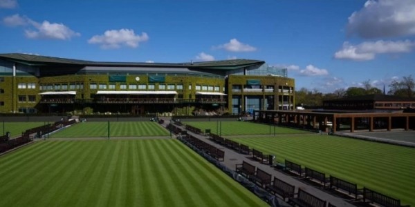 Теннис.  Организаторы "Уимблдона" отказали в аккредитации СМИ Беларуси и России
 