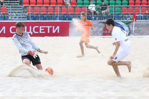 ФОТОФАКТ: Стартовал открытый Суперкубок Союзного государства по пляжному футболу