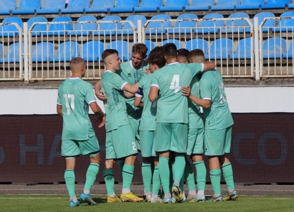 Футбол.  Молодежная сборная Беларуси (U-21) уничтожила команду России (U-20), на счету Егора Карпицкого хет-трик
 