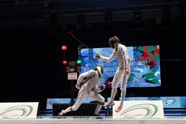 ФОТОФАКТ: В Минске стартовал открытый чемпионат Союзного государства по фехтованию