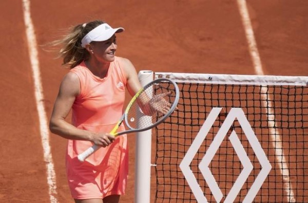 Теннис.  Александра Саснович, отдав лишь три гейма Лукреции Стефанини, вышла в 1/8 финала турнира в Хертогенбоше
 