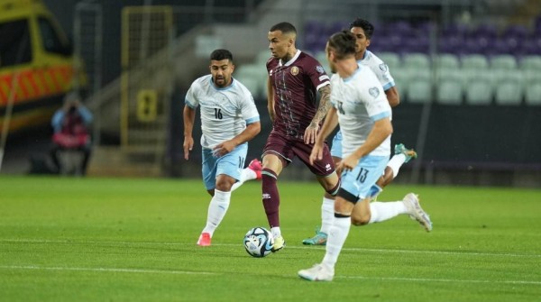 Сборная Беларуси по футболу спорит за победу с соперниками из Израиля