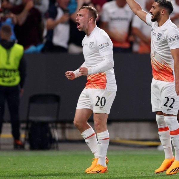 Футбол.  "Вест Хэм" одолел "Фиорентину" благодаря голу на 90-й минуте и выиграл Лигу конференций
  