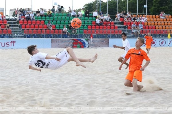 ФОТОФАКТ: Стартовал открытый Суперкубок Союзного государства по пляжному футболу